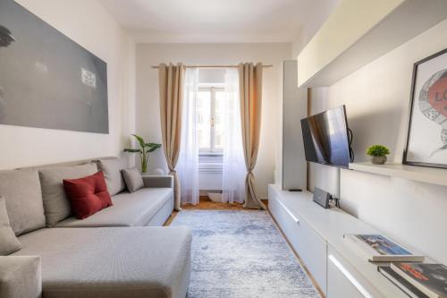 Rione IX Pigna Apartment | Relaxing Suite with Scenic Views in Central Rome