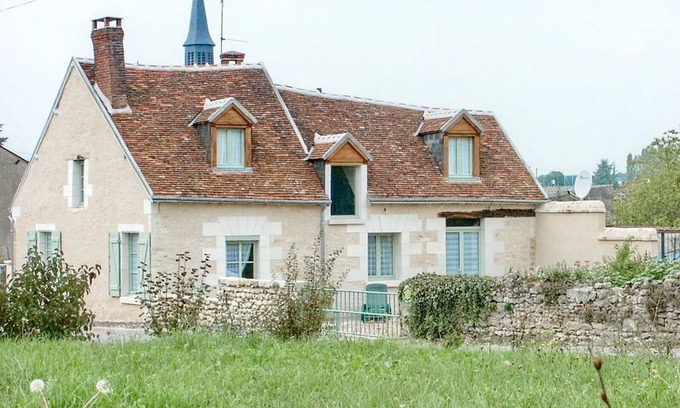 Montresor Cottage | Impeccable Gite Montrésor with Spa and Family Amenities