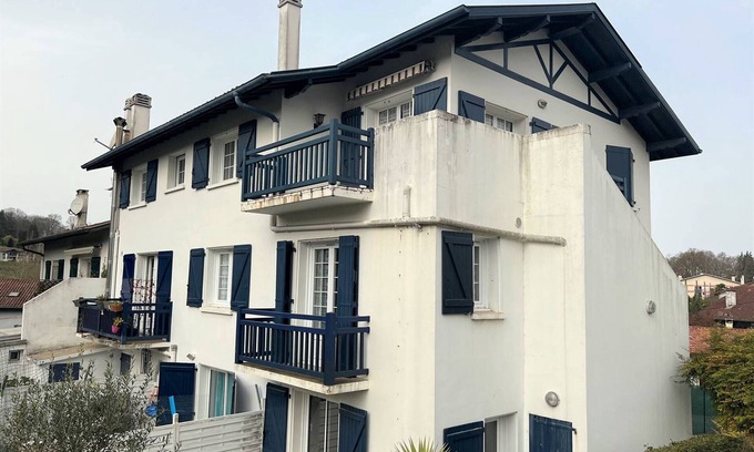 Cambo-les-Bains Apartment | Charming Apartment in Cambo-les-Bains with Spa & Breakfast