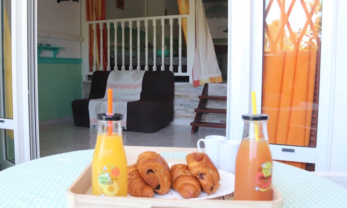 Grande-Terre Apartment | Seaside T1bis with Ocean View and Family-Friendly Amenities