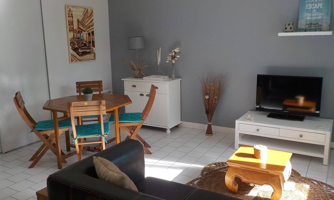 Vaux-sur-Mer Condo | Tranquil T2 House with Ocean View in Coastal Retreat