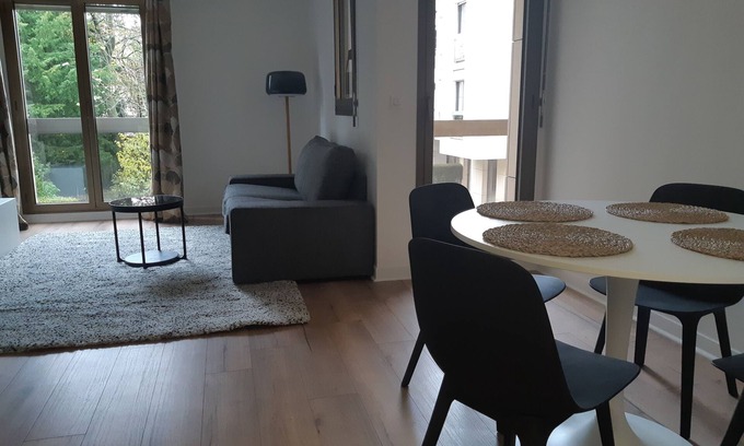 Puteaux Apartment | Renovated T2 in Neuilly-sur-Seine: Ideal for Your Stay