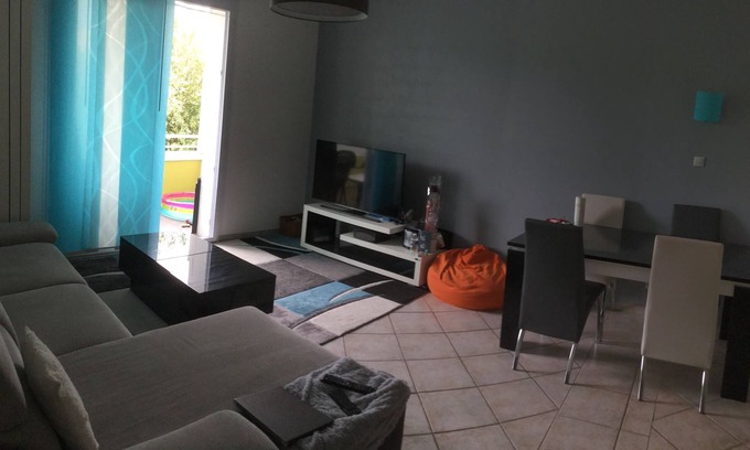 Alpes-Romans Apartment | Cozy T4 Retreat Near Town Center with Pool and Lake View