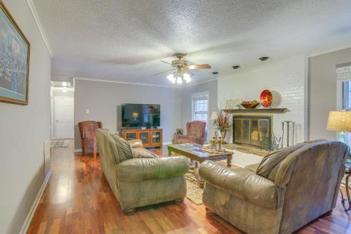 Jackson House | Cozy Tennessee Retreat with Fireplace & Family-Friendly Fun