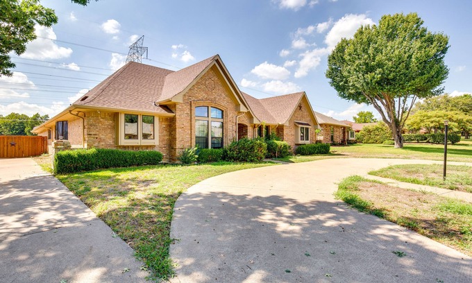 Duncanville House | Relaxing Texas Retreat with Fireplace & Family-Friendly Amenities