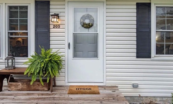 Three Oaks Cottage | Perfect Three Oaks Cottage: Dog Friendly with Hot Tub