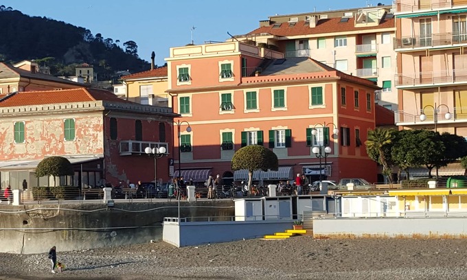 Chiavari Apartment | Seafront Escape in Chiavari: Guest Rated 9.6, Pool & Breakfast