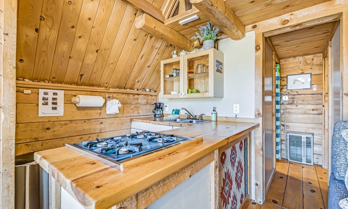 Moab South Valley Cabin | Cozy Tiny Home Cabin with Mountain View & Spa Amenities