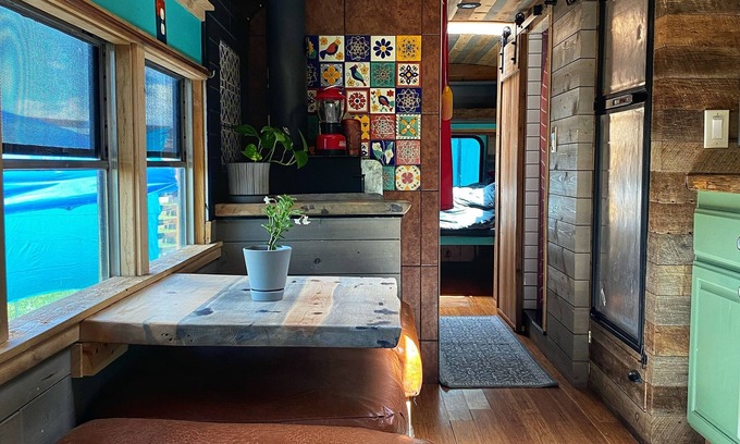 Cortez Apartment | Charming Tiny Home/school bus conversion in marvelous Cortez with WiFi