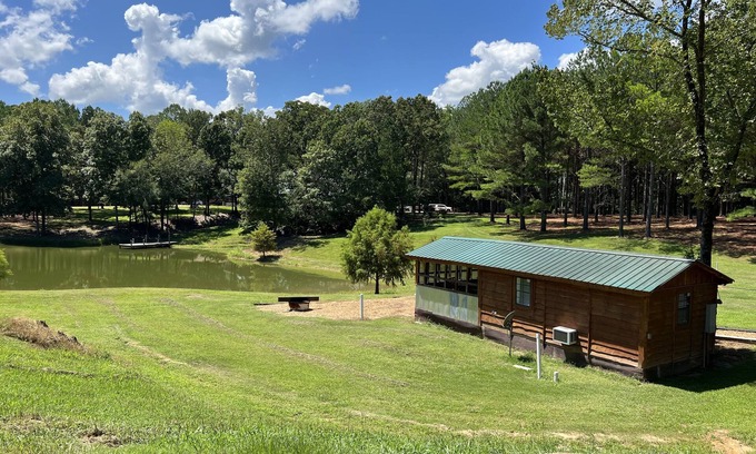 Sardis Cabin | Cozy Tiny House with AC Near Beautiful Sardis Lake