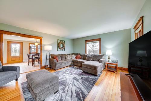 Blackstone House | Discover Tonica Farmhouse with Private Yard for Families!