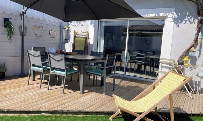 Lit-et-Mixe House | Renovated House in Sunny Village with Ocean View Amenities