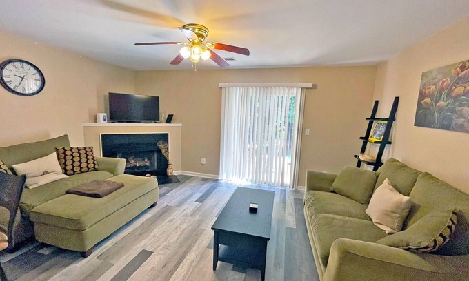Paw Creek House | Inviting Townhome Near Uptown with Free Parking & Kitchen