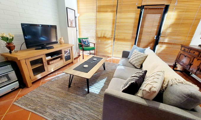 Fremantle House | Inviting Townhouse with Pool and Ocean Views in Fremantle