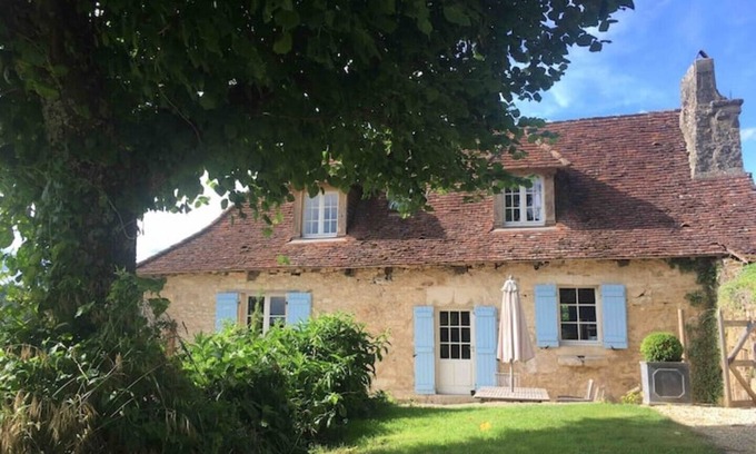 Coubjours House | Inviting Traditional House with Shared Pool & Pet-Friendly Stay