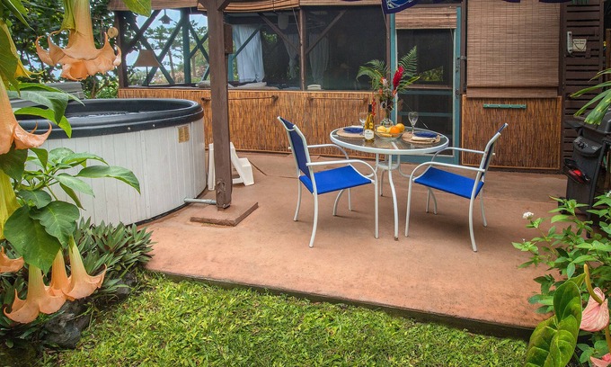 Honaunau-Napoopoo Apartment | Idyllic Tropical Retreat with Snorkeling and Ocean Views