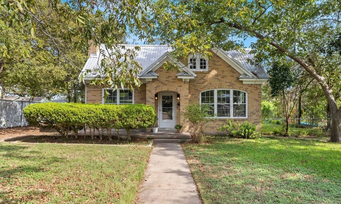 Temple House | Peaceful Tutor in Historic Neighborhood with Family Amenities