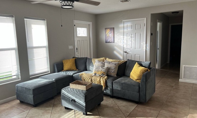 Lehigh Acres Villa | Cozy Two-Bedroom Retreat with Spa and Hot Tub Amenities