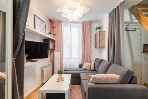 Saint Michel - Mairie Apartment | Inviting Duplex with Two Bedrooms Near Saxe Gambetta