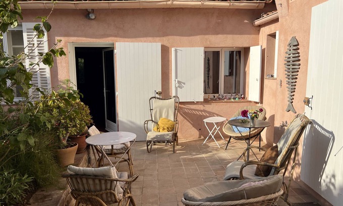 Porquerolles House | Idyllic Villa with Ocean Views and Beautiful Gardens