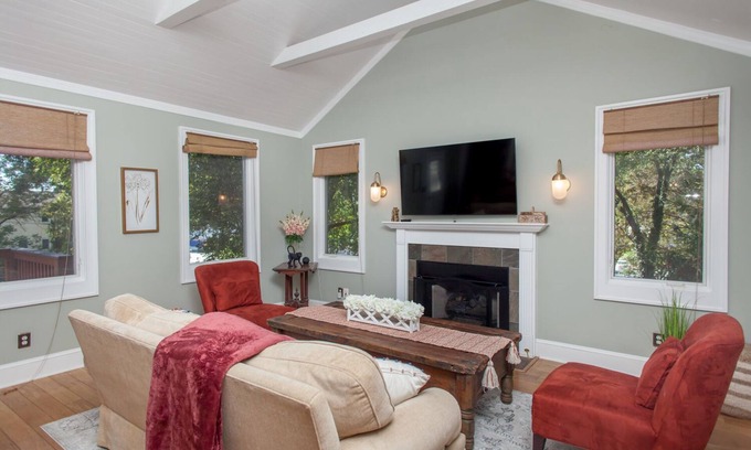 Martha Jefferson House | Modern 3 Bedroom Home with Pool Near Downtown, Rated 9.6
