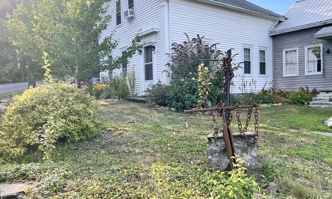 Williamsburg Other | Renovated 3-Bedroom Farmhouse with Gourmet Breakfast