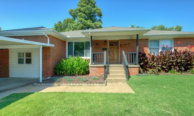 Tulsa House | Updated Midtown Home with Breakfast & Perfect 10/10 Rating