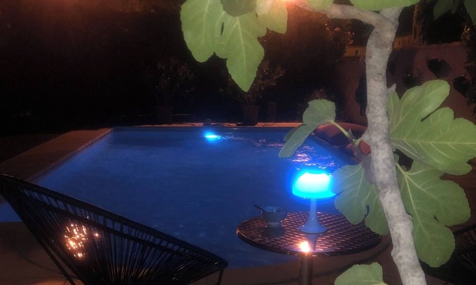 Morieres-les-Avignon Villa | Charming Villa with Pool, very close to Avignon, ideal for the Festival