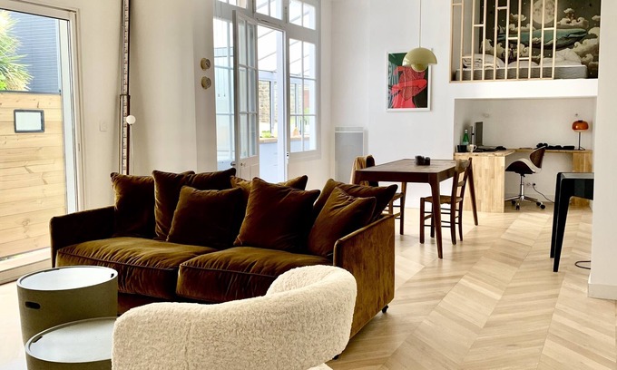 Dinard Bed & Breakfast | Family-Friendly Beach Home, Steps from the Shoreline
