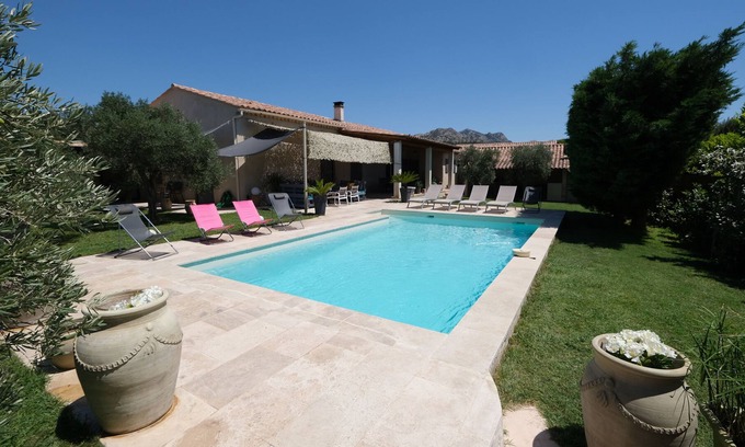 Aureille House | Charming vacation rental with pool in Aureille, sleeps 8