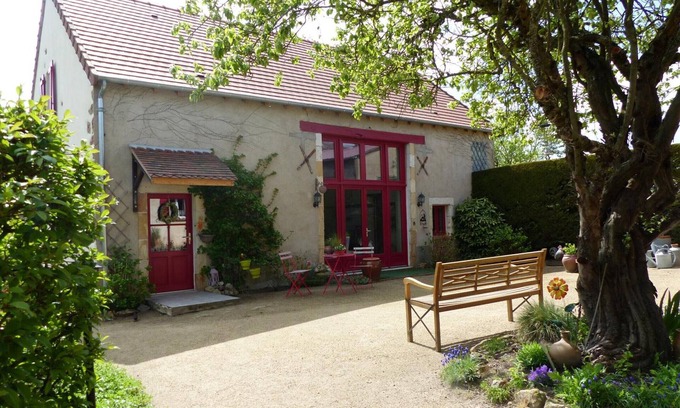 Deneuille-les-Mines Cottage | Inviting Gite Deneuille-les-Mines with Spa & Family Amenities