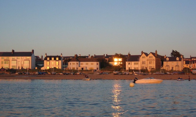 Rhosneigr Cottage | Victorian Cottage with Ocean Views - 10/10 Guest Rated Stay
