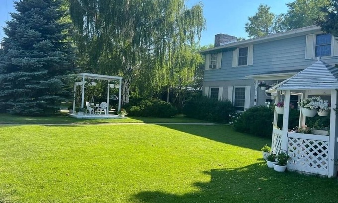 Cody House | Elegant Victorian-Style Guest House with Spa & Hot Tub