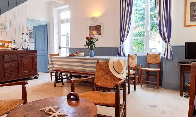 La Couarde-sur-Mer House | Idyllic Village Home with Courtyard and Ocean View
