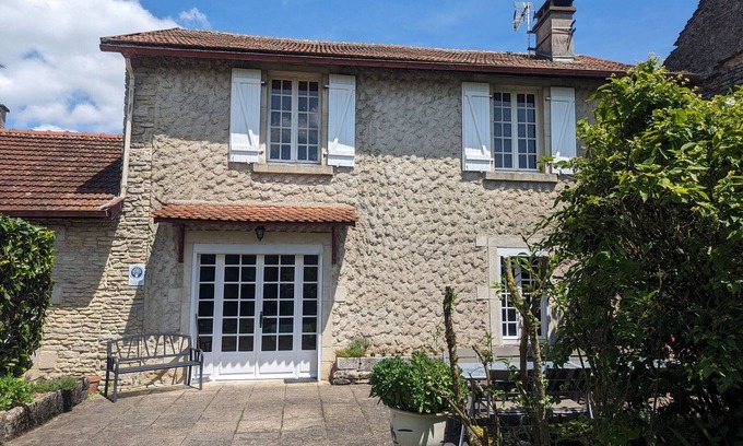 Le Montsaugeonnais Cottage | Cozy Gite Vaux-sous-Aubigny: Family-Friendly Retreat