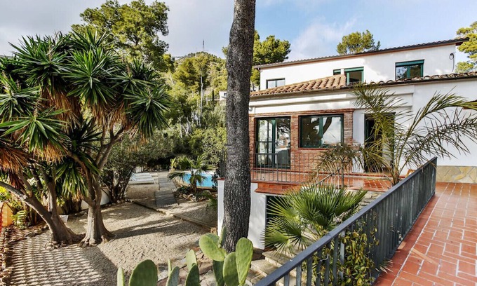 Castelldefels Villa | Charming Villa 5 min to Beach and 20 min to BCN!