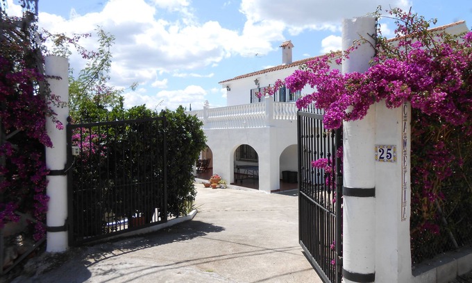 Palma de Gandia Villa | Relaxing Villa with Ocean View Pool - Ideal for 10 Guests