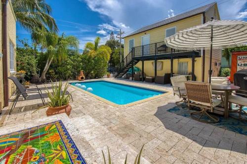 Mango Groves House | Relaxing Villa Espagna with Oceanfront Heated Pool