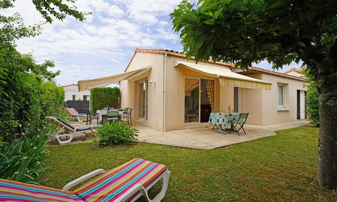 Saint-Georges-de-Didonne House | Idyllic Villa near Oceanfront with Pool & Pet-Friendly Options