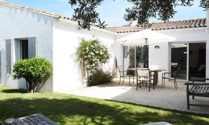 Les Portes-en-Re House | Family-Friendly Villa Les Portes-en-Ré with Spa & Kitchen