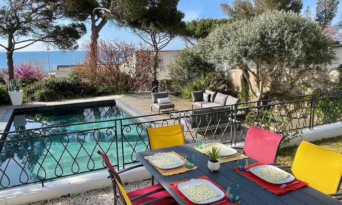 Montpellier House | Renovated Villa with Breathtaking Water Views & Pool