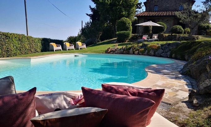 Chianni Villa | Relaxing Villa in Chianni with Pool and Al Fresco Dining