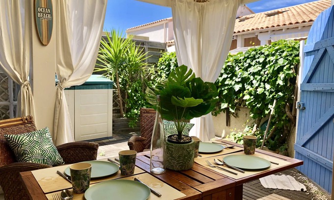Portiragnes Villa | Elegant Villa with Pool - Guest Rated 10/10, Pet Friendly