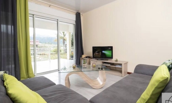 Saint-Louis Villa | Relaxing Villa in Les Makes with Kitchen Amenities Await