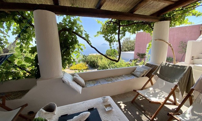 Malfa Villa | Idyllic Villa in Salina Capo Faro - Breathtaking Sunsets
