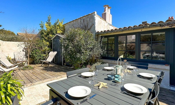 Ars-en-Re House | Idyllic Villa with Ocean View in Ars Village - Rated 9.4