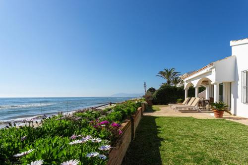 Urbanizacion Marbessa Villa | Seafront Villa with Pool and Hot Tub - Guest Rated 9.4/10