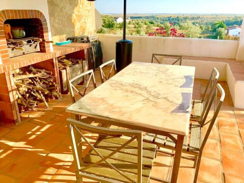 Pedrogao Villa | Cozy One-Bedroom Villa with Shared Pool & Enclosed Garden