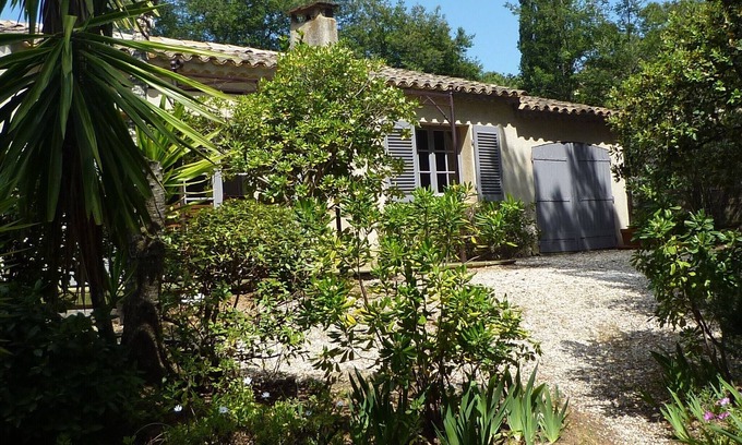 La Croix-Valmer House | Idyllic Villa Steps from Beach: Pool & Ocean Views Await