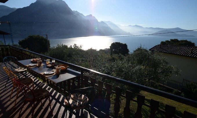 Riva di Solto House | Scenic Retreat with Breathtaking Views of Lago d'Iseo